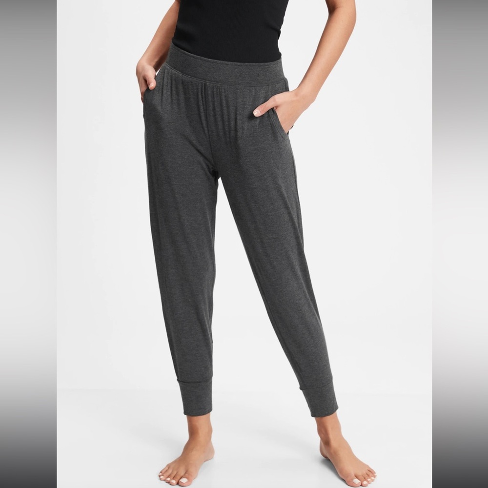 NWT GAP Lightweight “Pure” Pant, Dark Grey, Medium